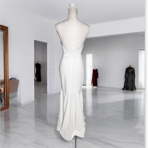 Elliatt Ivory Collins Mermaid Gown NWOT Size 8 - Picture 5 of 16